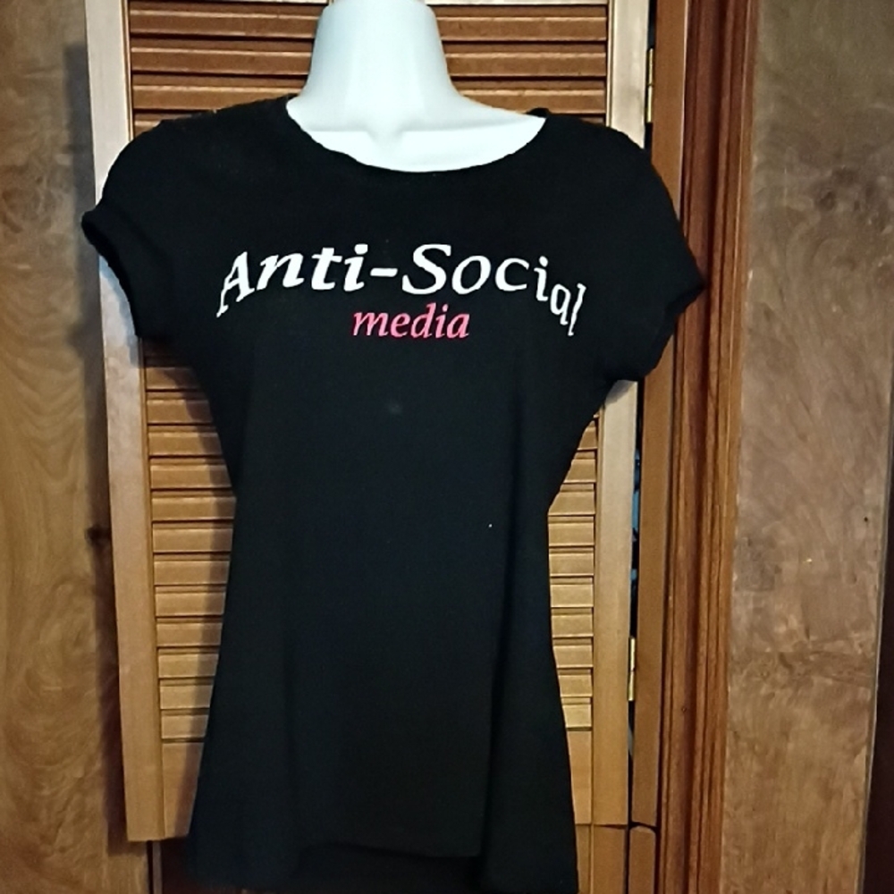 Wound Up Black and Red Anti-Social Media Women's Tee